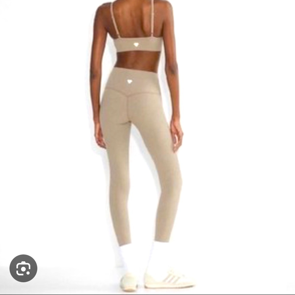 NWT Aritzia TNA ACTION leggings